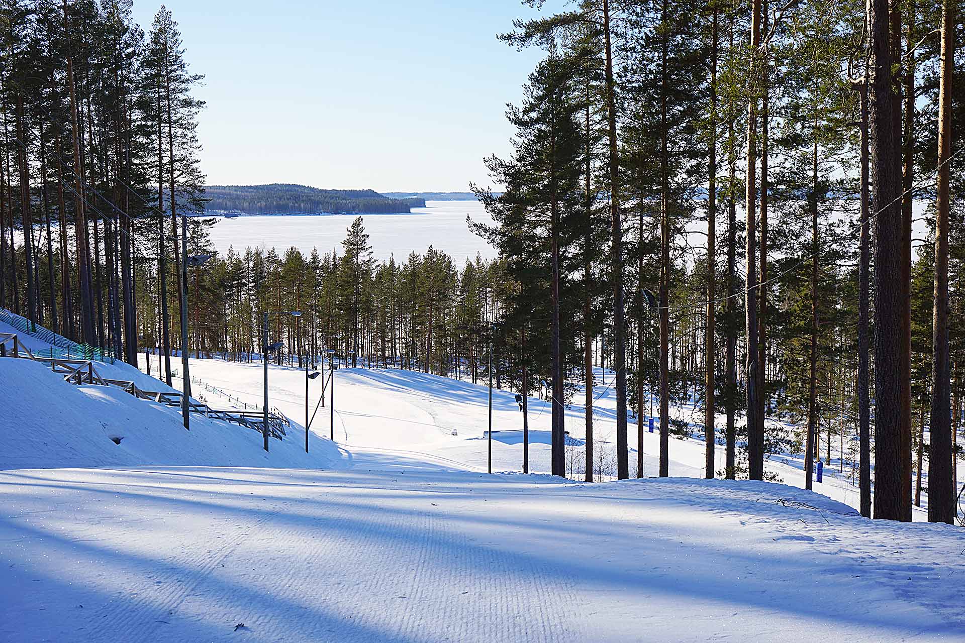 Näkymä seinänousun päältä Höytiäiselle.